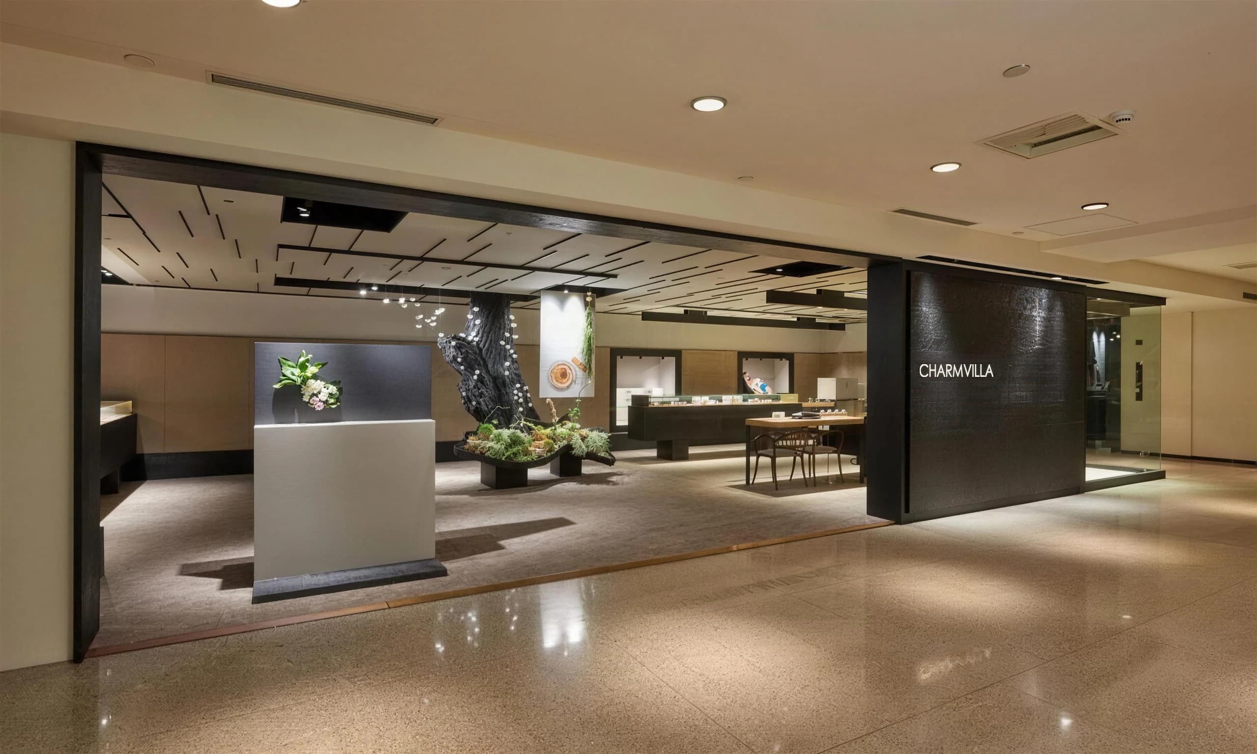CHARM VILLA 晶華門市入口與陳列